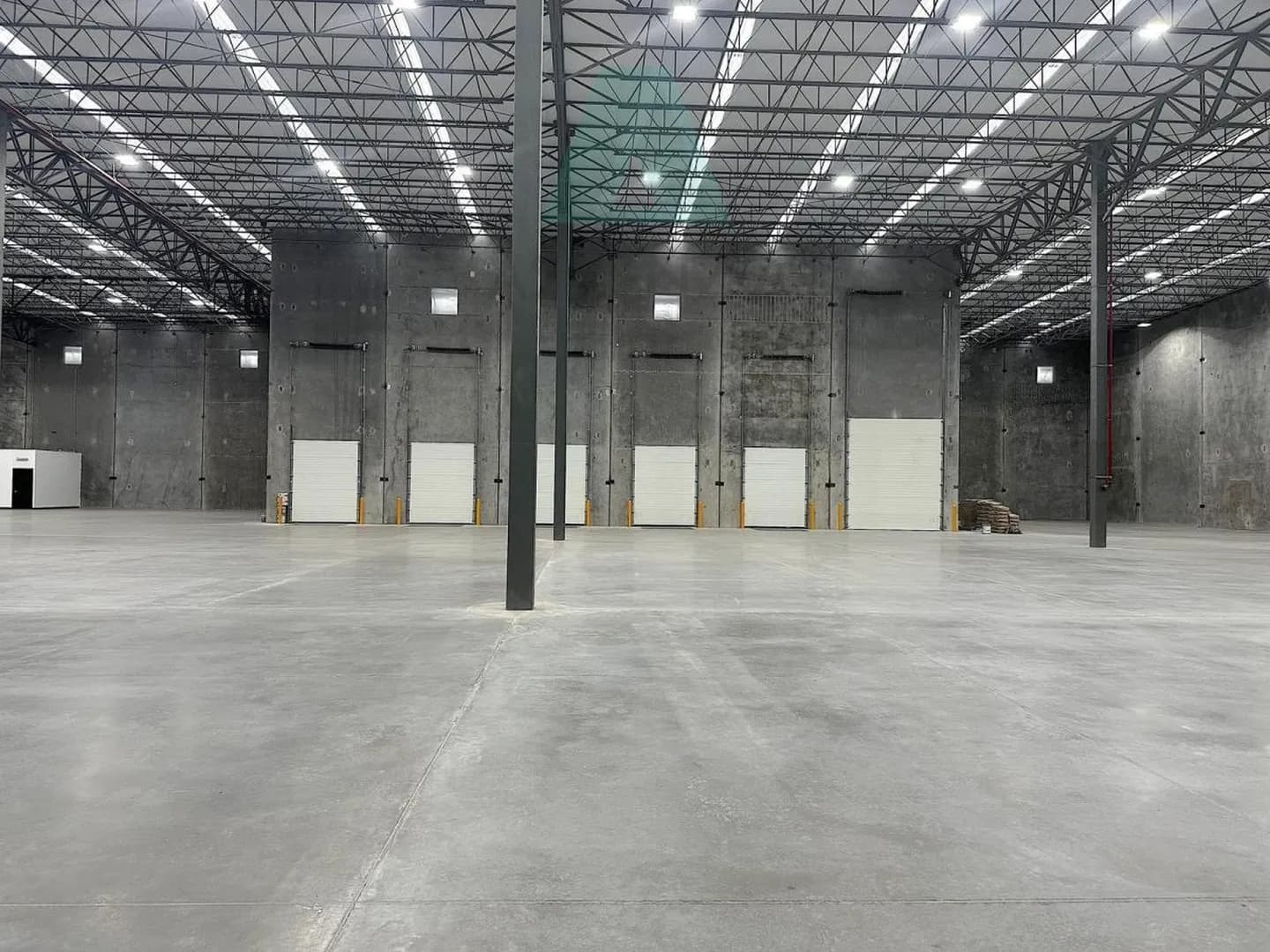 Warehouses and Modular Spaces - Imagen 1